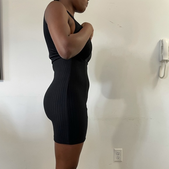 Perfect black dress - Picture 2 of 3